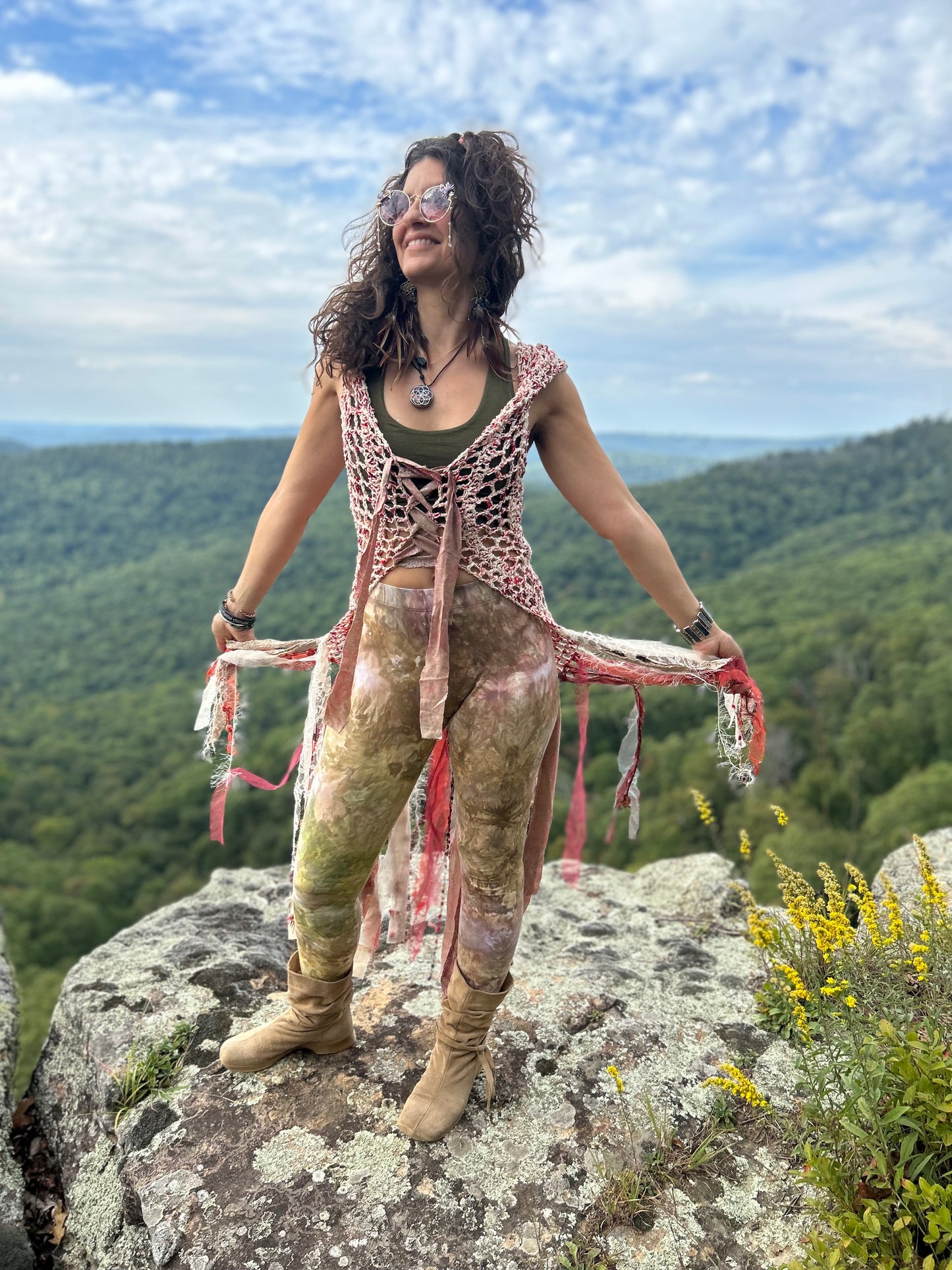 Red/beige Fae vest