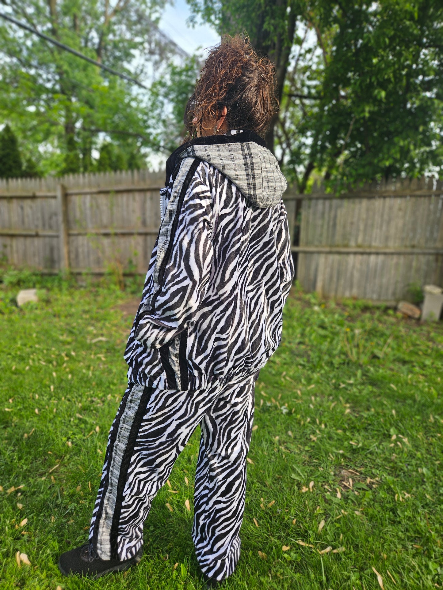 Tracksuit - Safari Chica