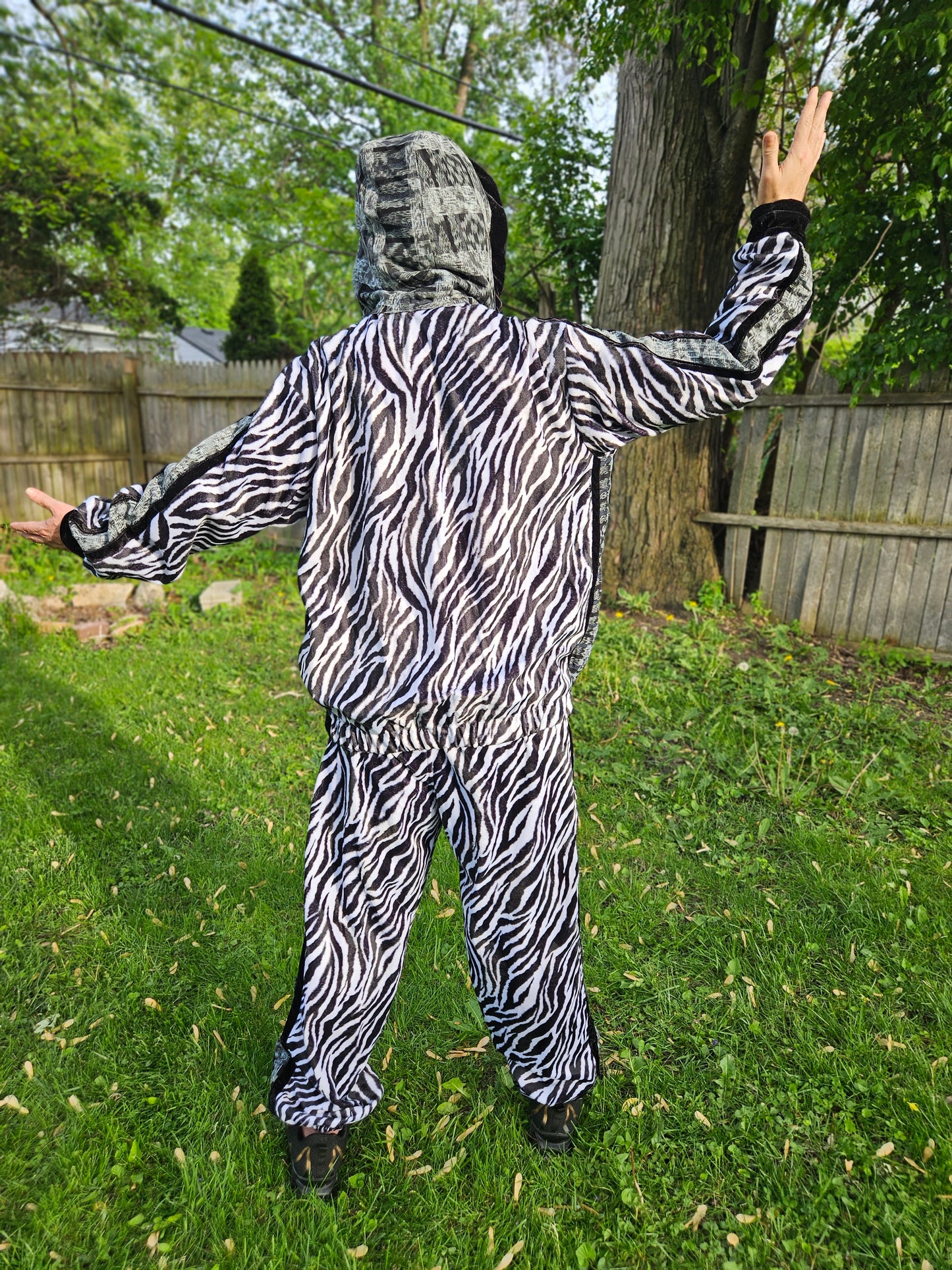 Tracksuit - Safari Guide